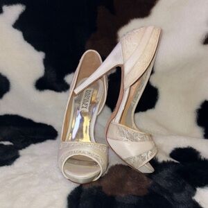 Badgley Mischka Ivory Lace Peep-Toe Heels